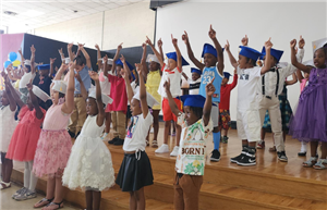 kids singing